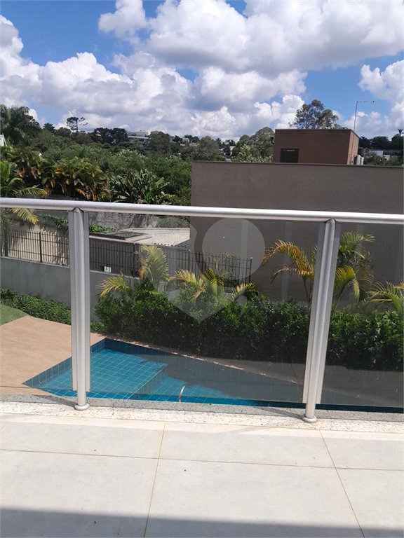 Casa à venda com 3 suítes em Moinho Velho, Cotia, SP