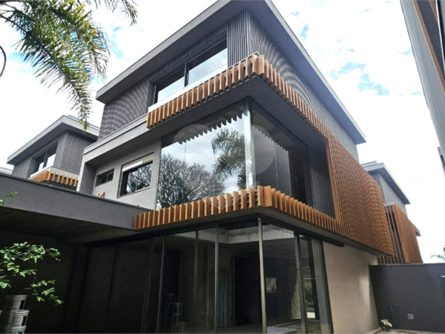 Casa à venda com 4 suítes no condomínio Plm 875, São Paulo - SP