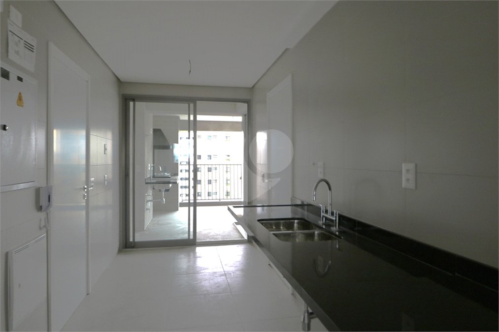 Apartamento à venda com 3 suítes em Moema, São Paulo, SP