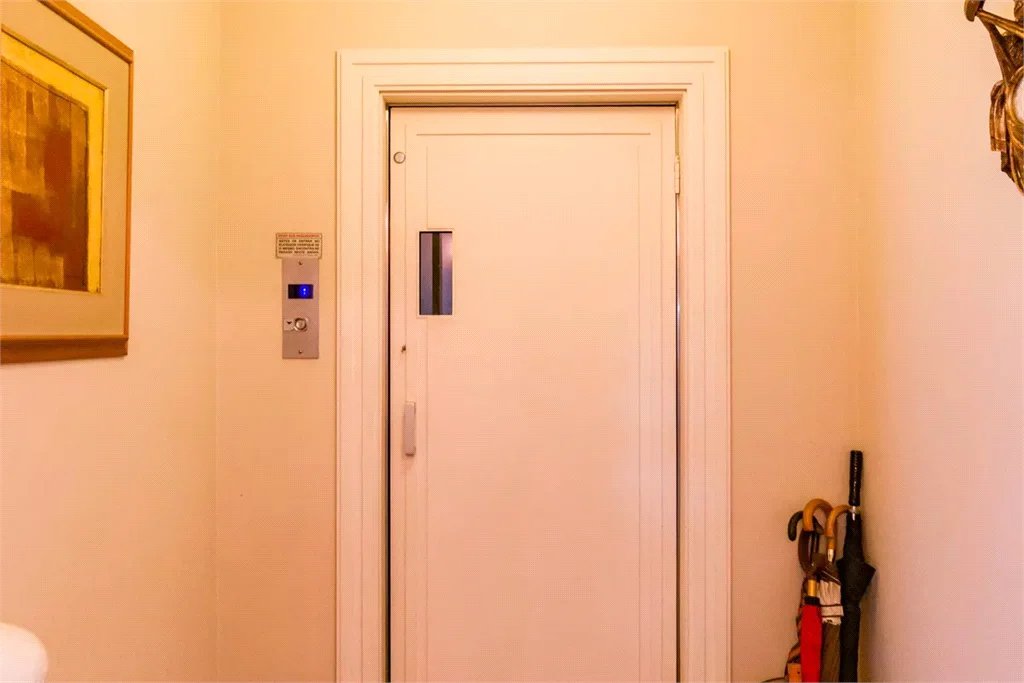Apartamento à venda com 4 quartos, sendo 2 suítes, em Real Parque, São Paulo, SP