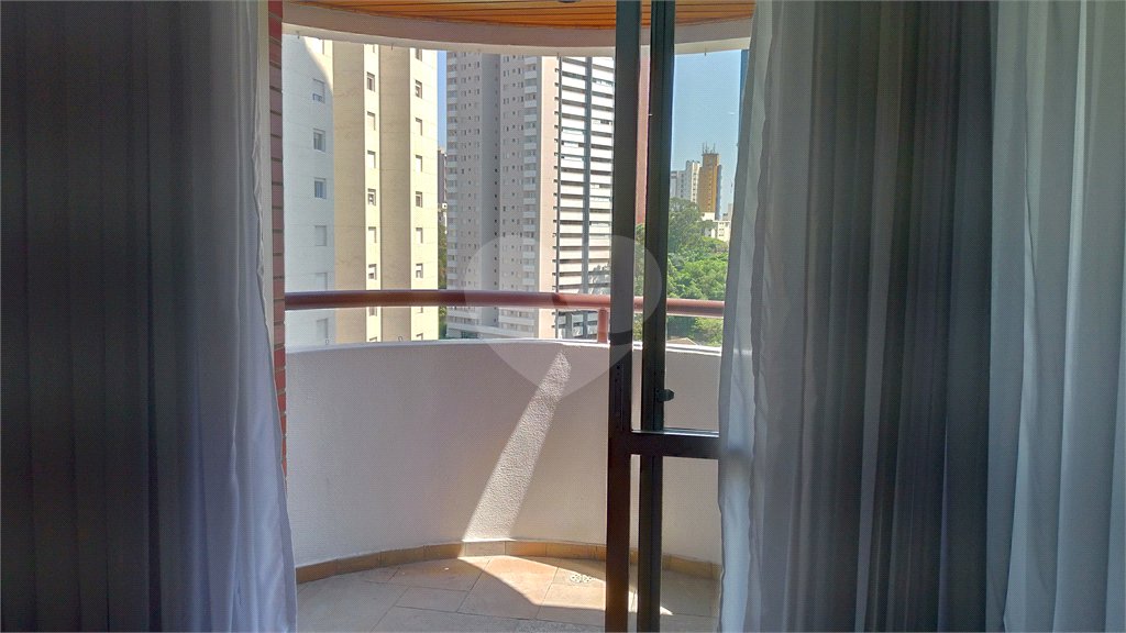 Cobertura à venda com 4 quartos, sendo 3 suítes,  em Vila Andrade, São Paulo, SP