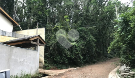 Terreno à venda no condomínio Jardim da Montanha I, Mairiporã - SP