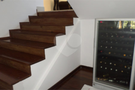 Sobrado à venda com 4 suítes em Recanto Impla, Carapicuíba, SP