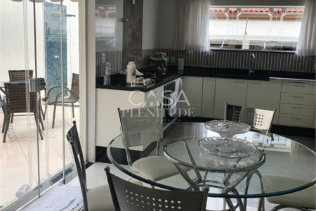 Sobrado à venda com 3 suítes em Vila Trujillo, Sorocaba, SP