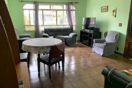 Casa à venda com 3 quartos, sendo 1 suíte,  em Bosque da Saúde, São Paulo, SP