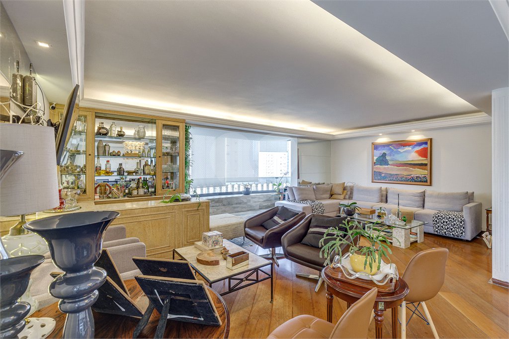 Apartamento à venda com 4 quartos, sendo 2 suítes, em Campo Belo, São Paulo, SP