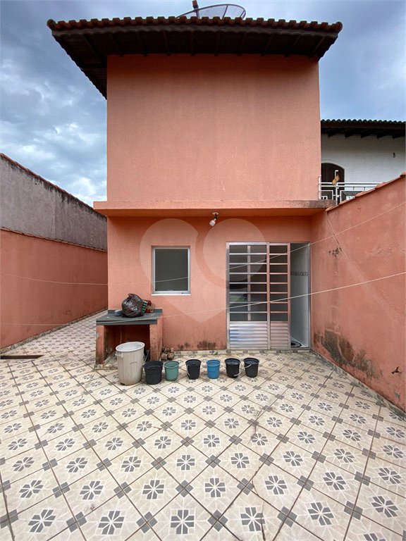 Sobrado à venda com 3 quartos, sendo 1 suíte, em Jardim dos Ipês, Suzano, SP