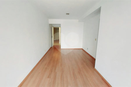 Apartamento à venda com 3 quartos, sendo 1 suíte, em Vila Olímpia, São Paulo, SP