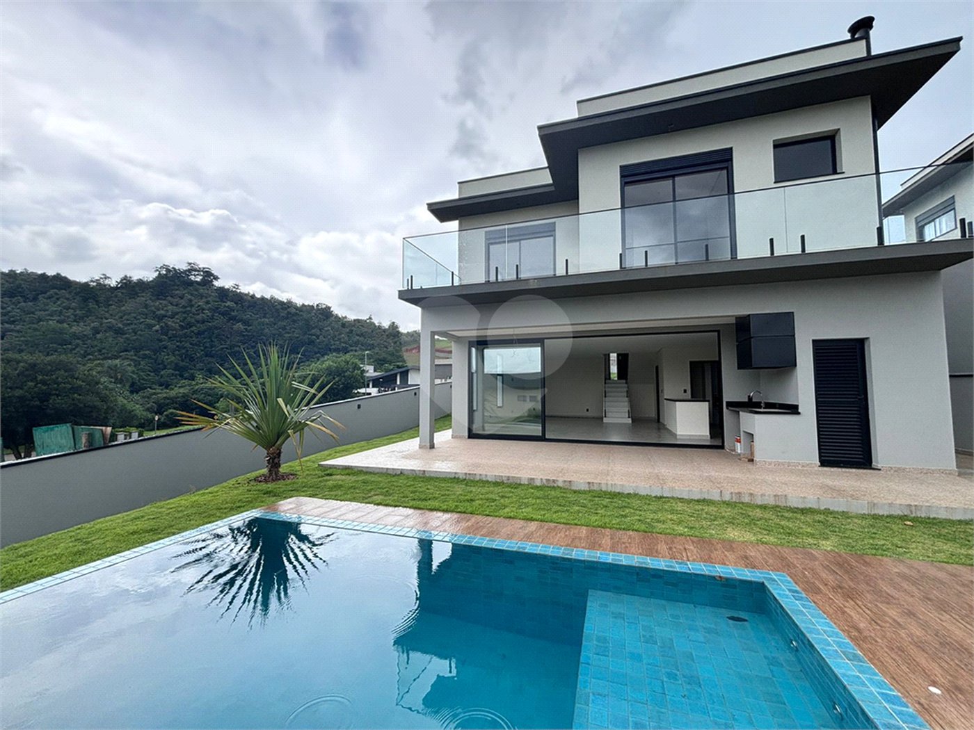Terreno à venda com 3 suítes no condomínio Quintas da Boa Vista, Atibaia - SP