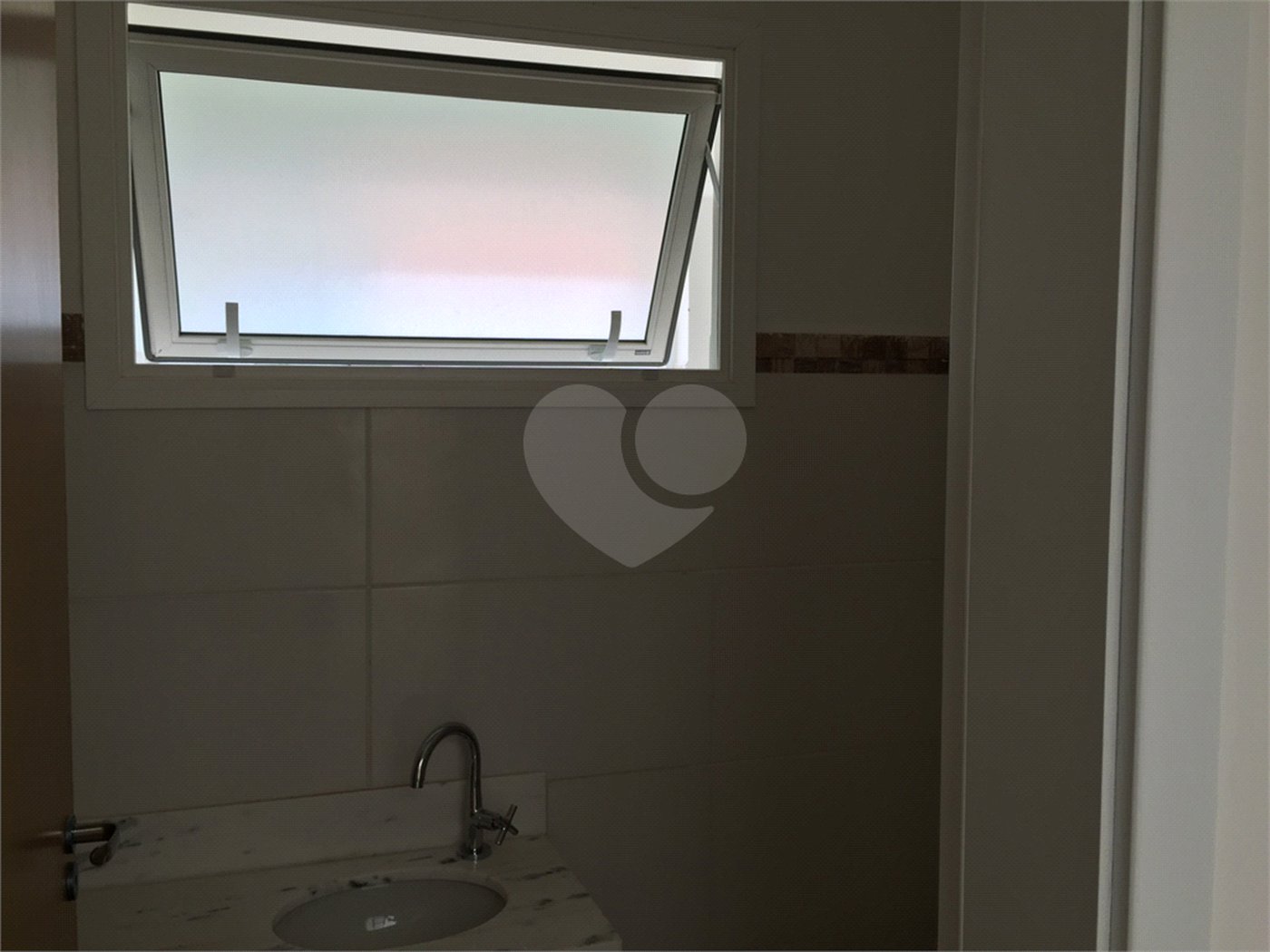 Casa à venda com 3 quartos, sendo 1 suíte,  no condomínio Marf Iii- Fase III, Bom Jesus dos Perdões - SP