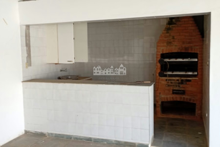 Terreno com benfeitorias à venda perto da Alameda Lucas, Atibaia - SP