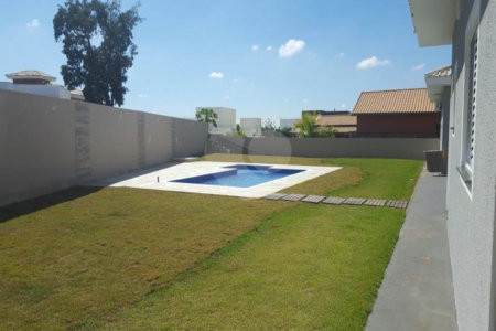 Casa à venda com 4 quartos, sendo 2 suítes, no condomínio Village Ipanema, Araçoiaba da Serra - SP