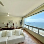 Apartamento Residencial à venda, Pitangueiras, Guarujá - AP0768.