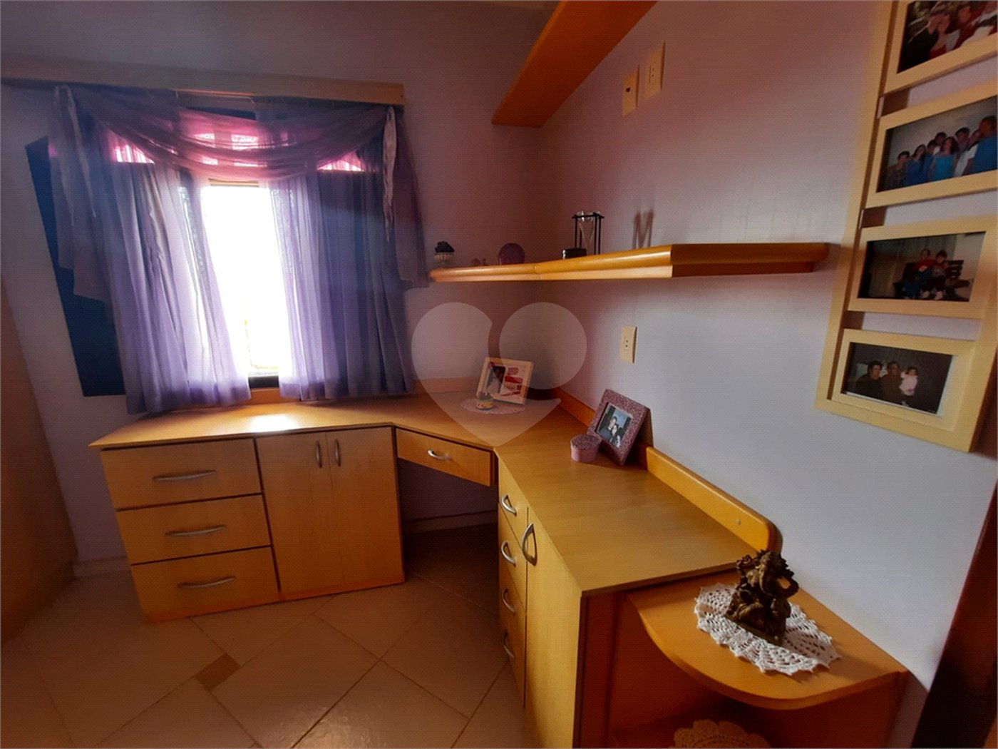 Sobrado à venda com 4 quartos, sendo 3 suítes, em Região Central, Caieiras, SP