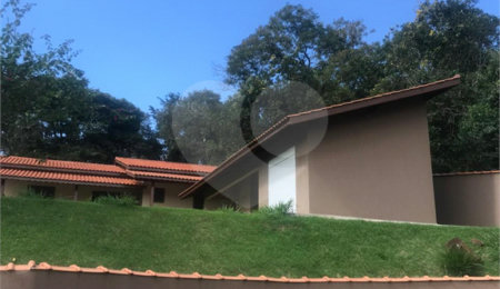 Casa à venda com 3 quartos, sendo 1 suíte,  no condomínio Marf II, Bom Jesus dos Perdões - SP