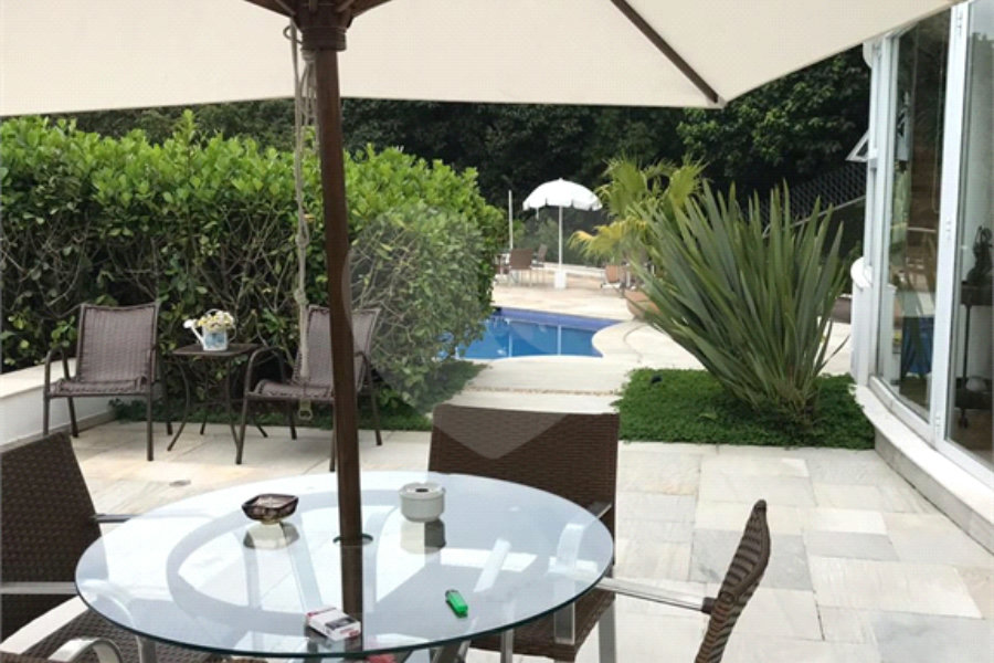 Casa à venda com 4 quartos, sendo 8 suítes, no condomínio Residencial Jd. Ibiratiba, São Paulo - SP