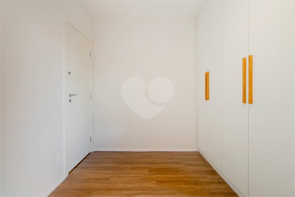 **Apartamento reformado em Higienópolis | 75 m² | 2 dormitórios | 2 banheiros | 1 vaga**