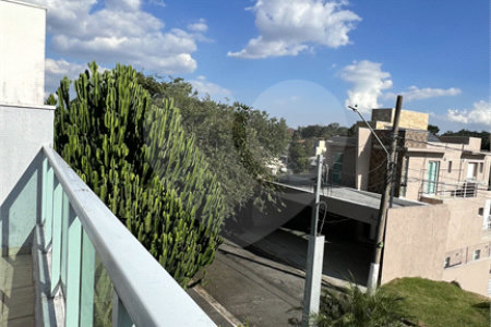 Casa à venda com 3 quartos, sendo 2 suítes, no condomínio Mirante do Horto, São Paulo - SP