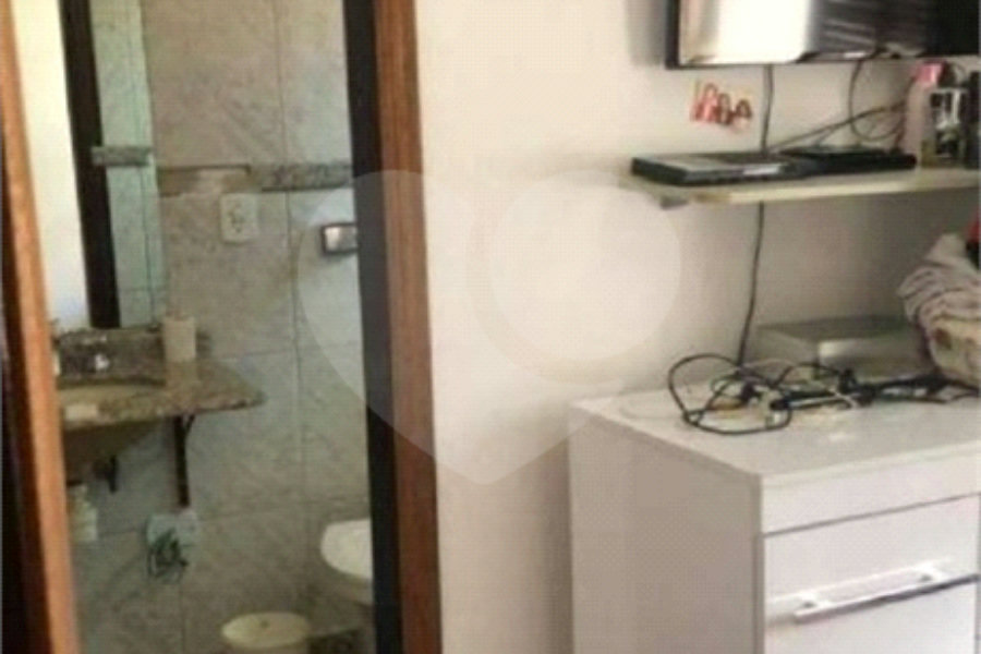 Sobrado à venda com 4 quartos, sendo 3 suítes, em Vila Irmãos Arnoni, São Paulo, SP