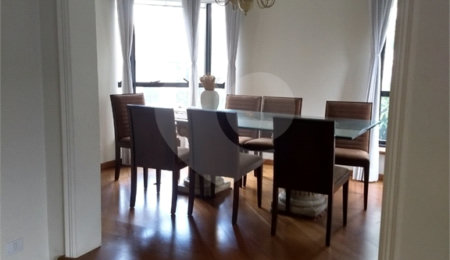Apartamento à venda com 4 quartos, sendo 3 suítes,  em Aclimação, São Paulo, SP
