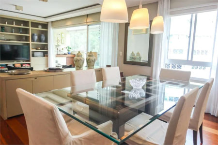 Apartamento à venda com 3 suítes em Real Parque, São Paulo, SP