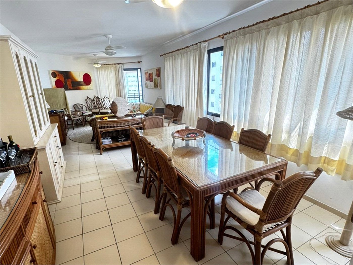 Apartamento à venda com 3 suítes em Pitangueiras, Guarujá, SP