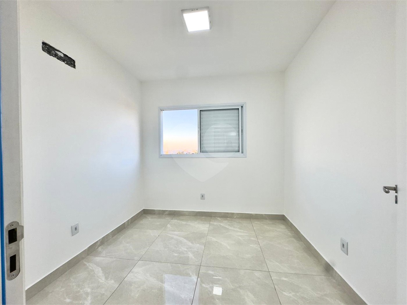 Apartamento para alugar com 2 quartos, sendo 1 suíte, em Vila Hortência, Sorocaba, SP