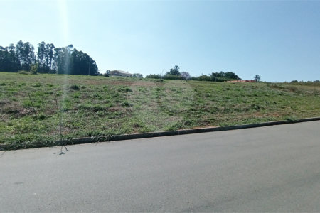 Terreno à venda com 1 suíte em Jardim Portugal, Valinhos, SP