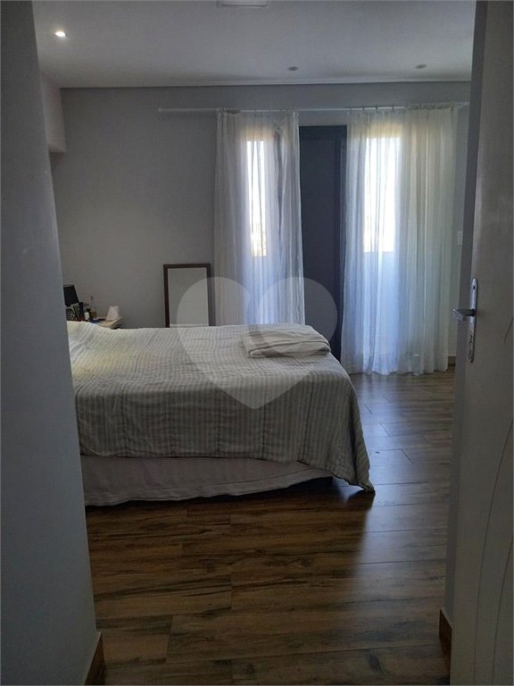 Sobrado à venda com 5 quartos, sendo 3 suítes, em Residencial Jatobás, Louveira, SP