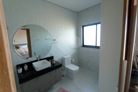 Casa à venda com 3 quartos, sendo 1 suíte, no condomínio Lago dos Ipês, Itapetininga - SP