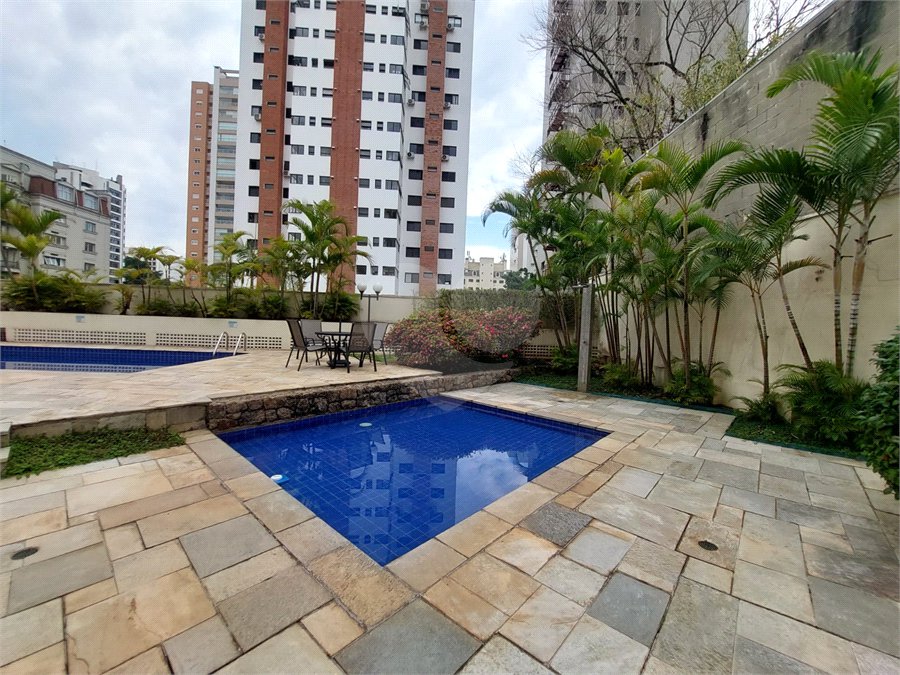 Apartamento à venda com 3 quartos, sendo 1 suíte, em Real Parque, São Paulo, SP