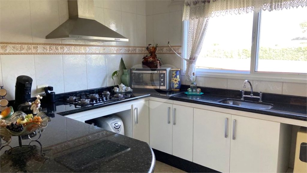 Casa à venda com 4 quartos, sendo 3 suítes, no condomínio Terras de Mont Serrat, Salto - SP