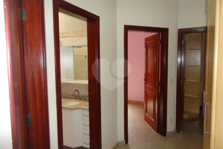 Casa à venda com 3 quartos, sendo 1 suíte, em Santa Marina, Valinhos, SP
