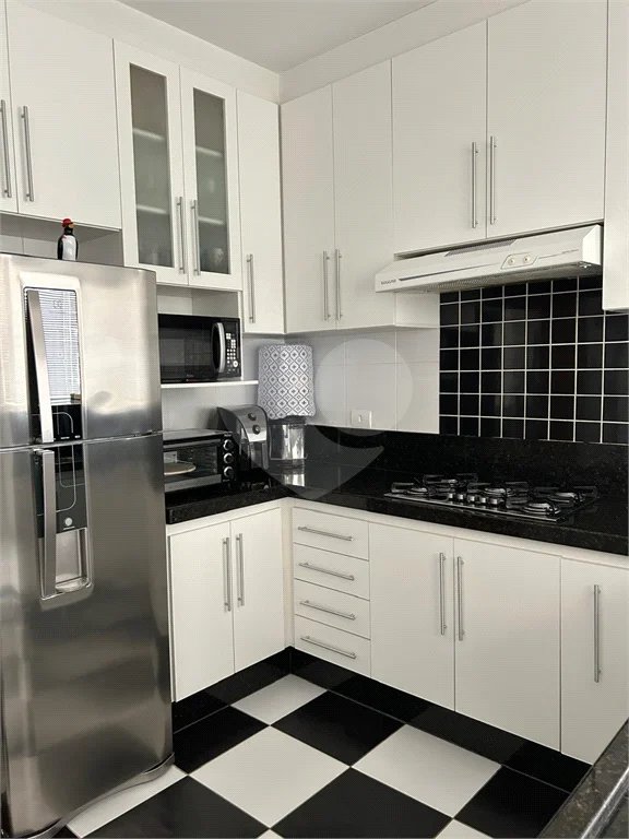 Apartamento amplo com 02 dormitórios, 01 suíte