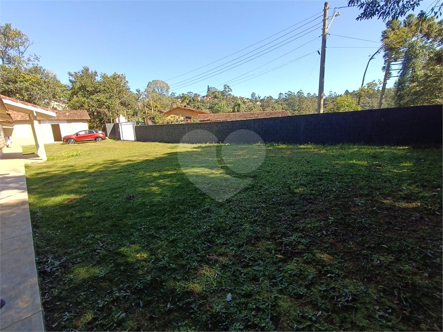 Chácara à venda com 4 quartos, sendo 1 suíte, em Vila Vilma (mailasqui), São Roque, SP
