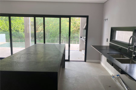 Casa à venda com 4 quartos, sendo 3 suítes, no condomínio Recanto dos Paturis, Vinhedo - SP
