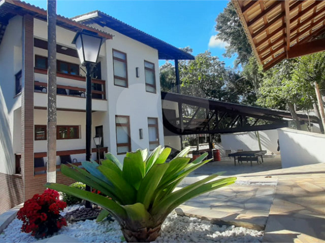 Sobrado à venda com 5 quartos, sendo 3 suítes,  em Serra da Cantareira, Mairiporã, SP