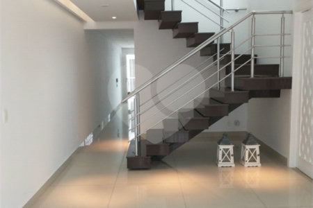 Sobrado à venda com 3 quartos, sendo 1 suíte, em Vila Pita, São Paulo, SP