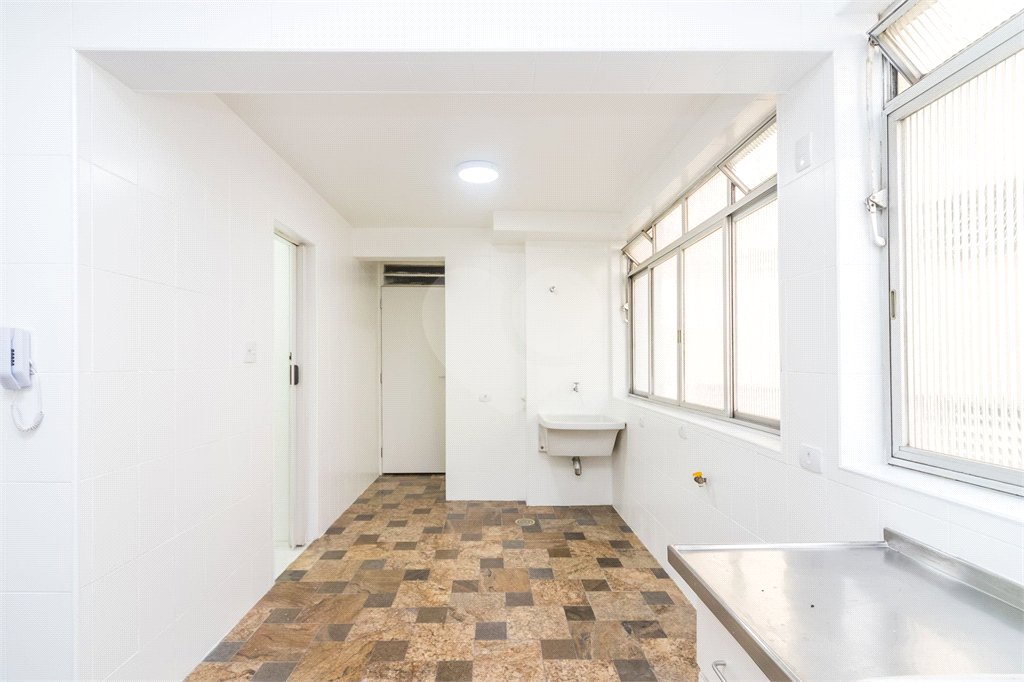 Apartamento à venda com 3 quartos, sendo 1 suíte, em Itaim Bibi, São Paulo, SP