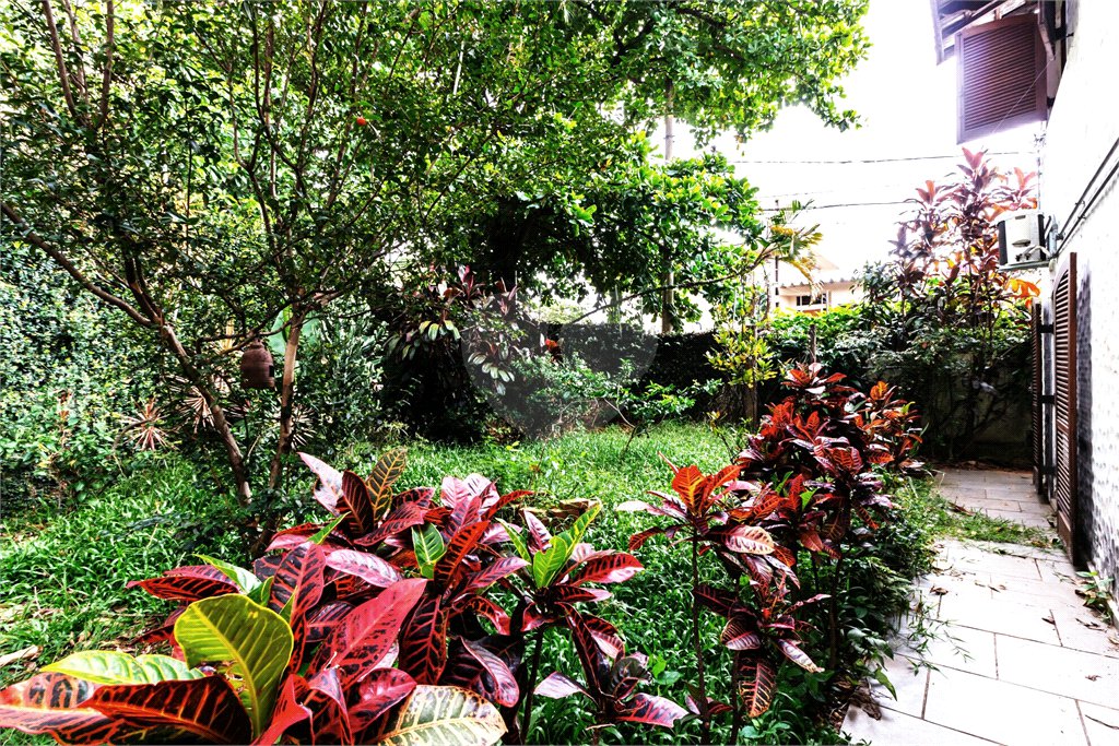 Casa à venda com 4 quartos, sendo 1 suíte, em Jardim das Bandeiras, São Paulo, SP