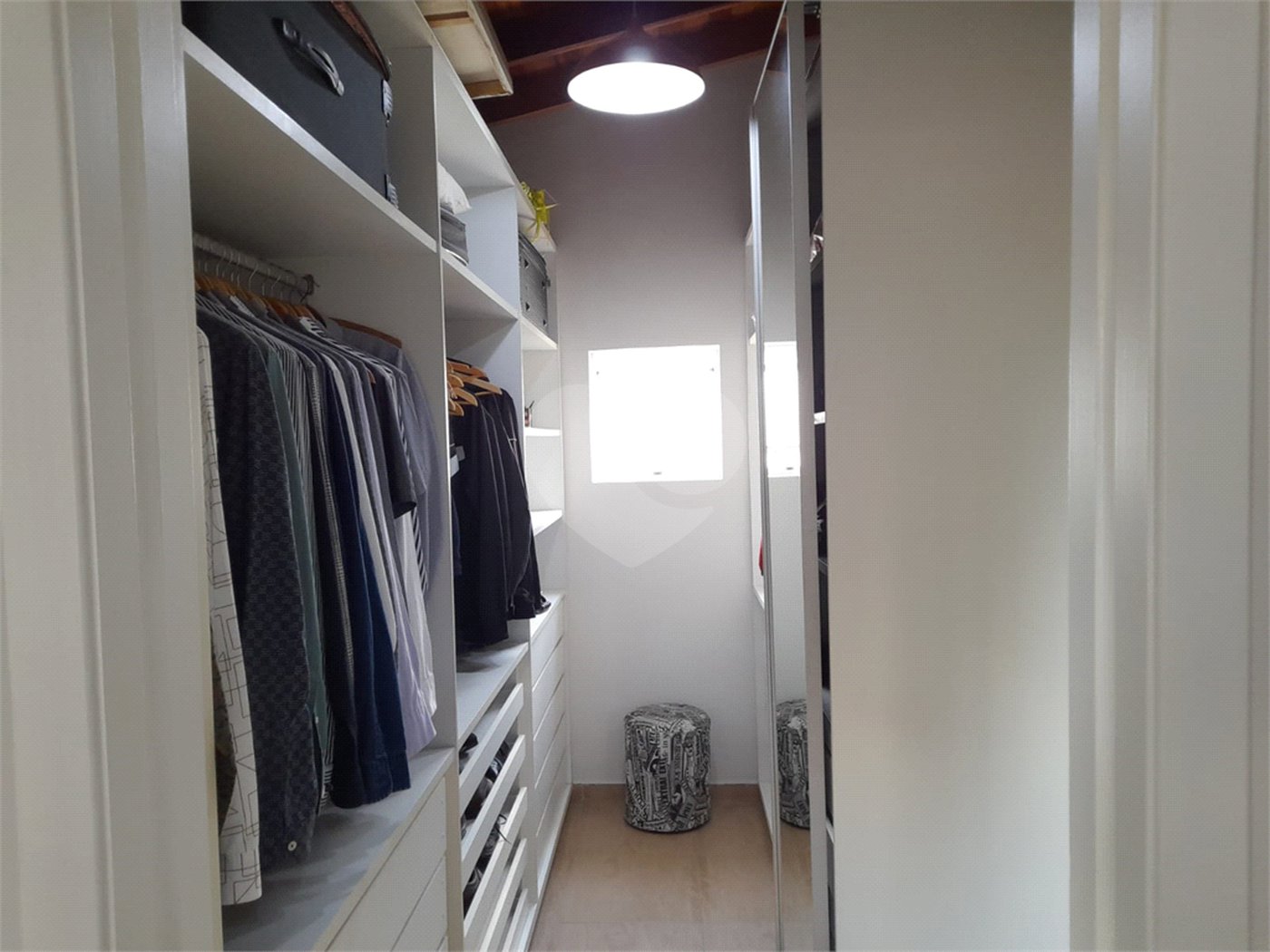 Sobrado à venda com 4 quartos, sendo 1 suíte, em Chora Menino, São Paulo, SP