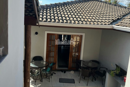 Casa à venda com 3 quartos, sendo 1 suíte,  em Retiro das Fontes, Atibaia, SP