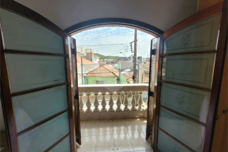 Sobrado à venda com 3 quartos, sendo 1 suíte, em Vila dos Remédios, São Paulo, SP