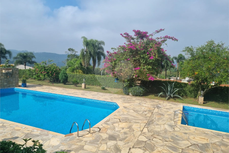 Casa à venda com 3 quartos, sendo 1 suíte, no condomínio Alpes da Cantareira, Mairiporã - SP
