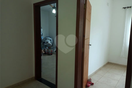 Casa à venda com 4 quartos, sendo 1 suíte,  no condomínio Village da Serra, Araçoiaba da Serra - SP