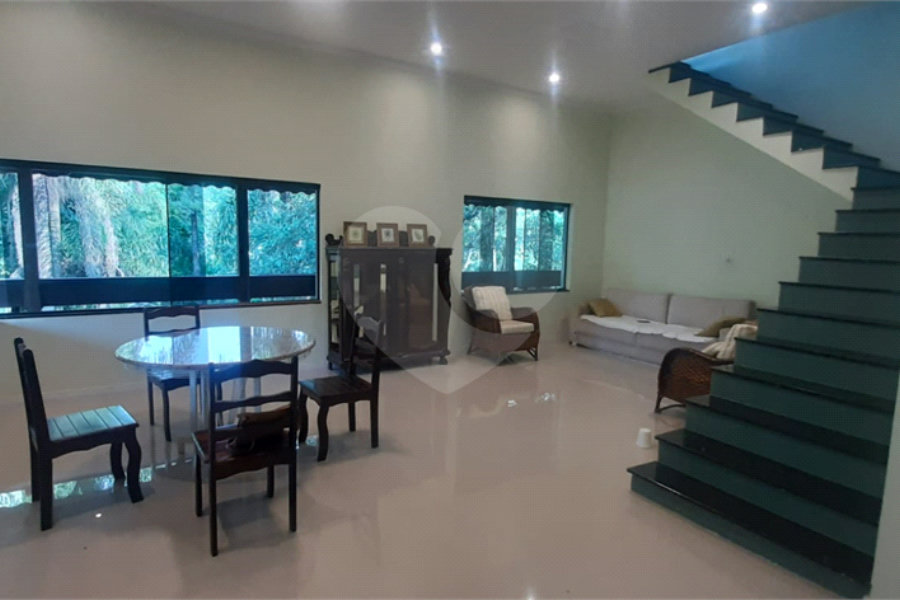 Casa à venda ou para alugar com 5 quartos, sendo 4 suítes, no condomínio Sausalito, Mairiporã - SP
