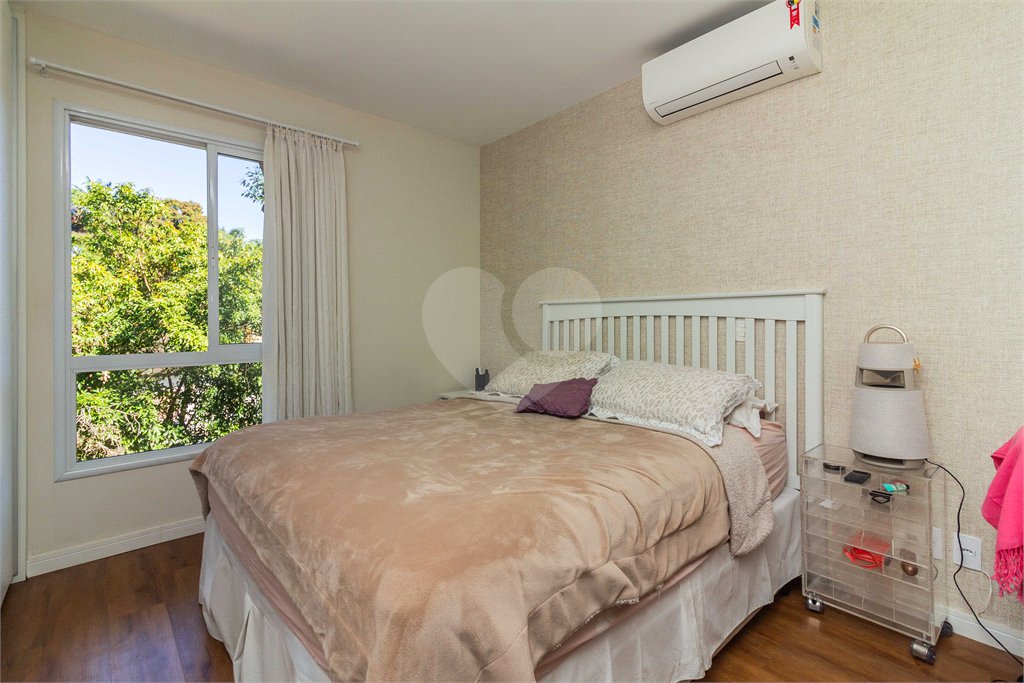 Casa à venda com 4 quartos, sendo 2 suítes, no condomínio Domus, São Paulo - SP