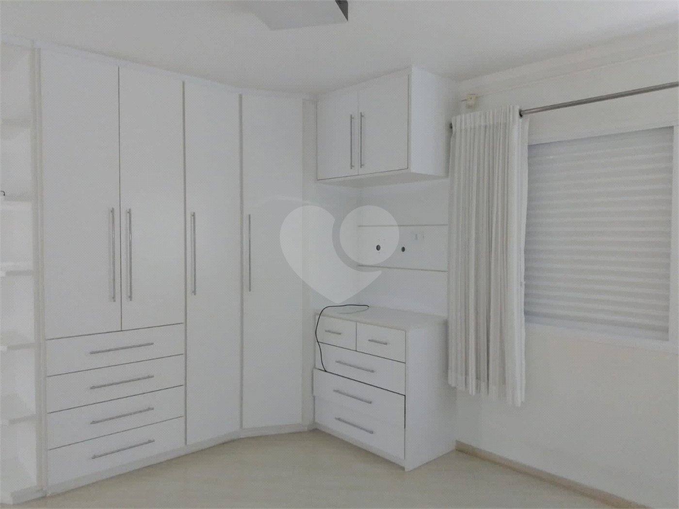Casa à venda com 4 quartos, sendo 2 suítes,  em Vila Santista, Atibaia, SP