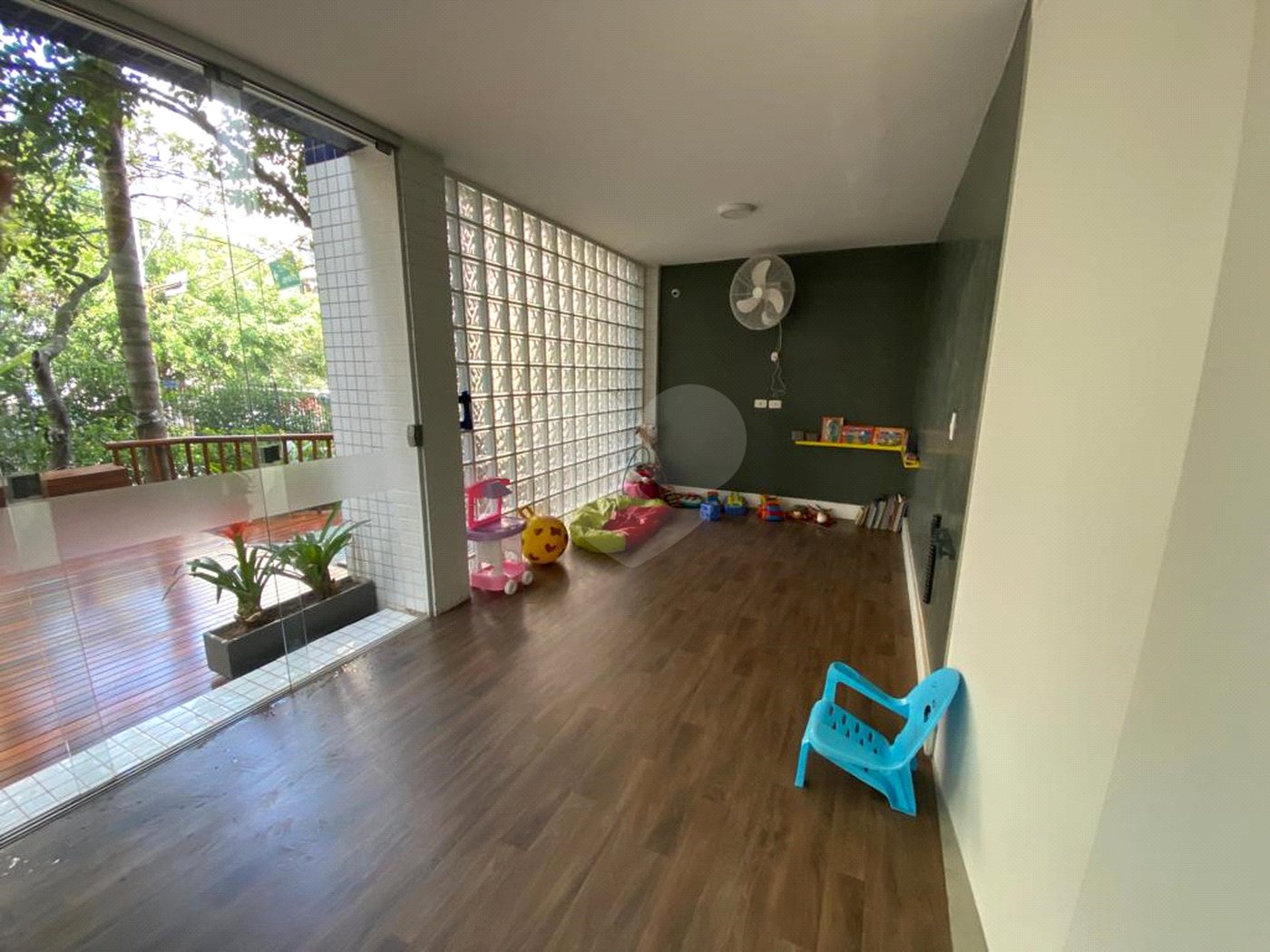 Apto 91 m - Metrô Sumaré, rua arborizada e tranquila. ótima planta, são 03 dorm 1 suite 1 vaga