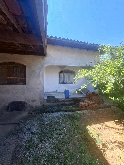 CASA LINEAR PRECISANDO DE REFORMA, 2 QUARTOS COM SUÍTE À VENDA, 121M² DE AREA CONSTRUIDA- CAMPO GRANDE